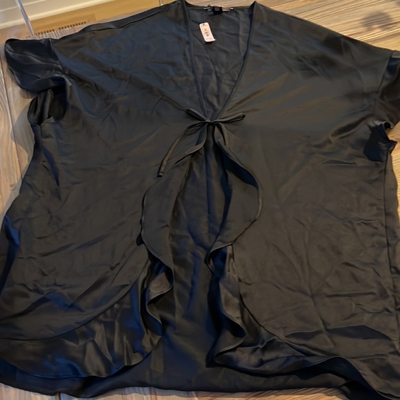 Victoria Secrets NEW LOVE Satin Robe - Picture 2 of 5